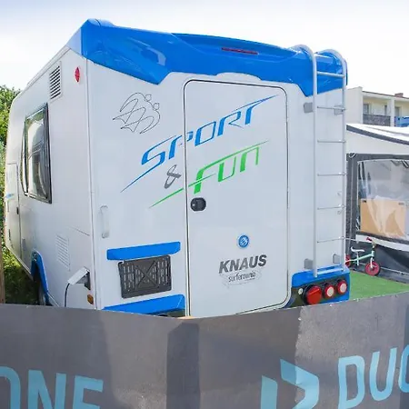Premium Przyczepy W Surf Wiosce Camping